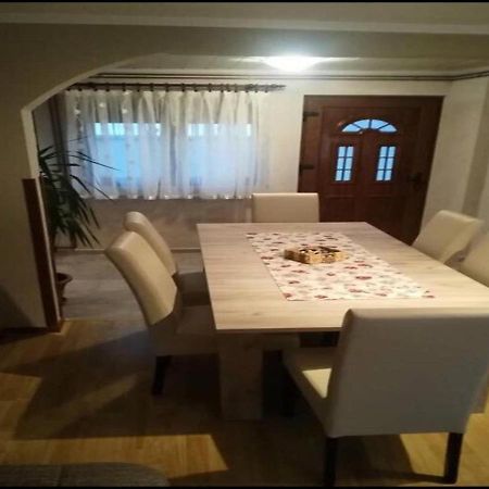 Apartman Anna Ogulin Exterior foto