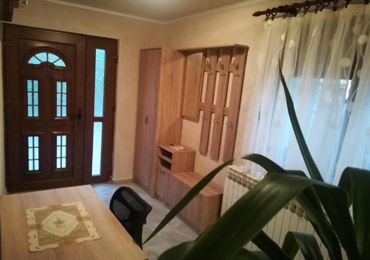 Apartman Anna Ogulin Exterior foto