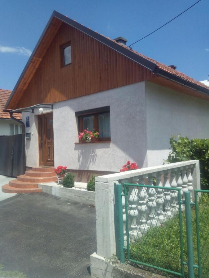Apartman Anna Ogulin Exterior foto