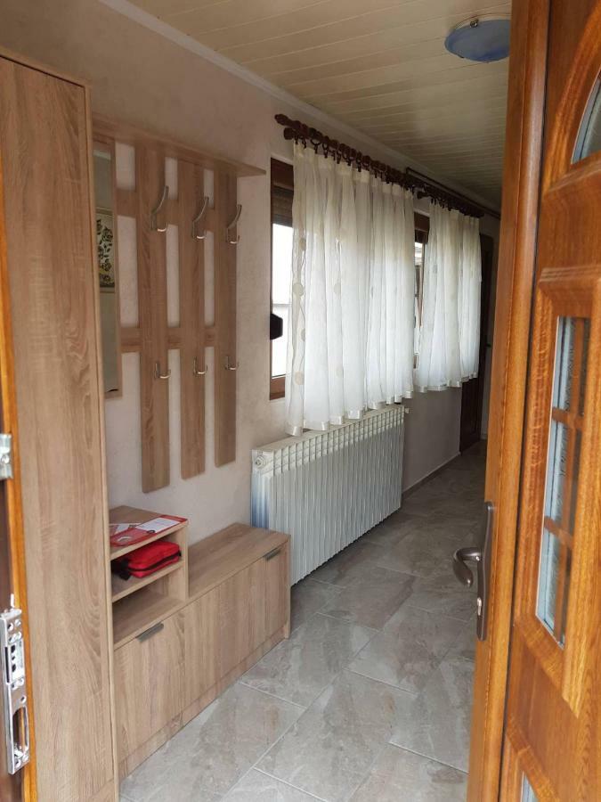 Apartman Anna Ogulin Exterior foto