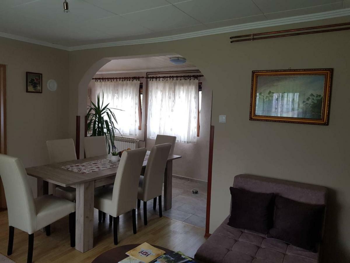 Apartman Anna Ogulin Exterior foto