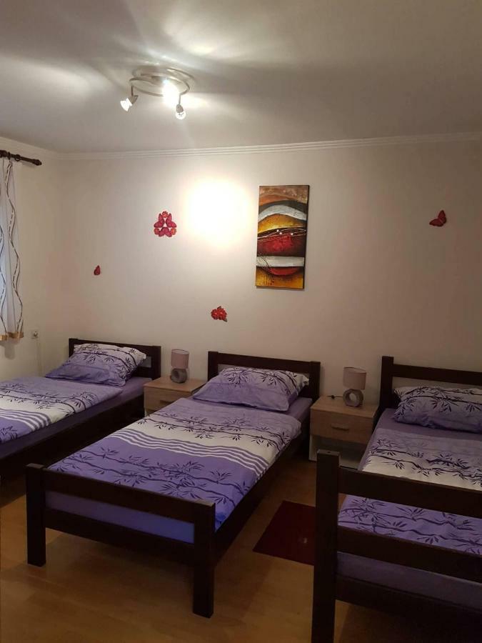 Apartman Anna Ogulin Exterior foto