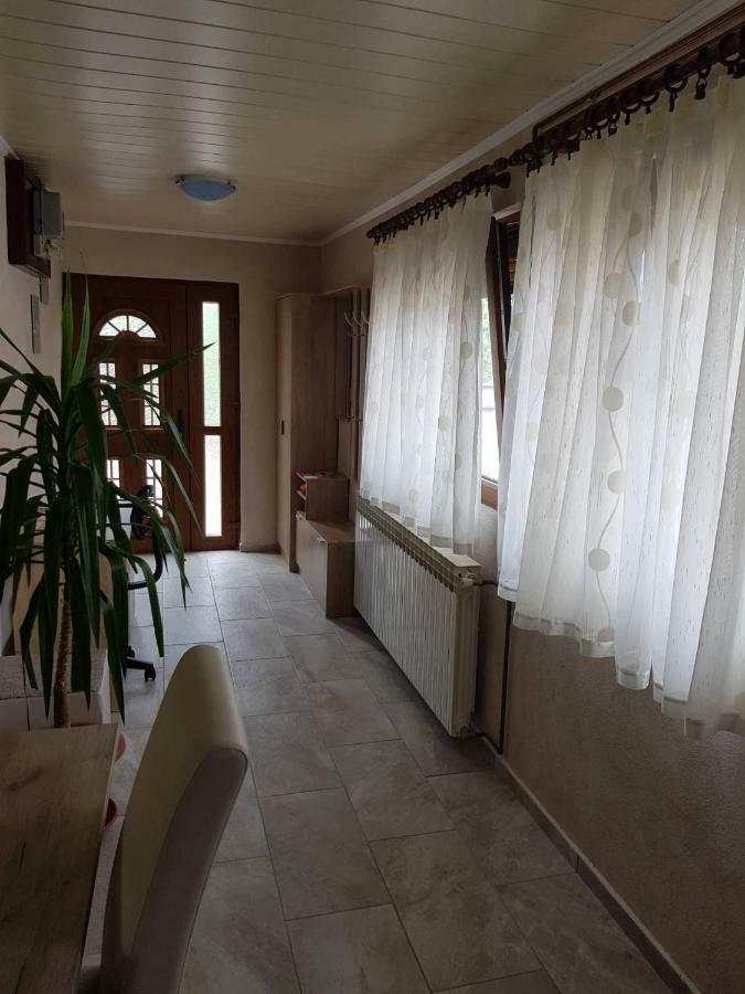Apartman Anna Ogulin Exterior foto