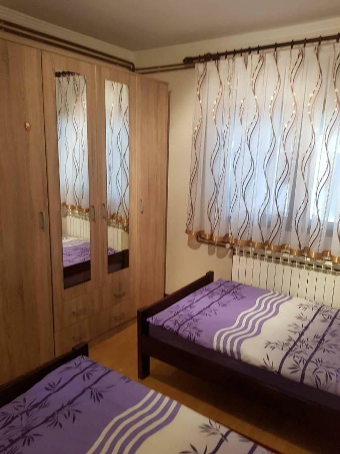 Apartman Anna Ogulin Exterior foto