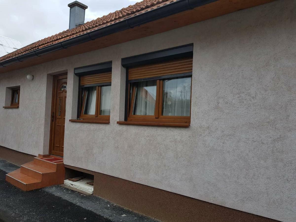 Apartman Anna Ogulin Exterior foto