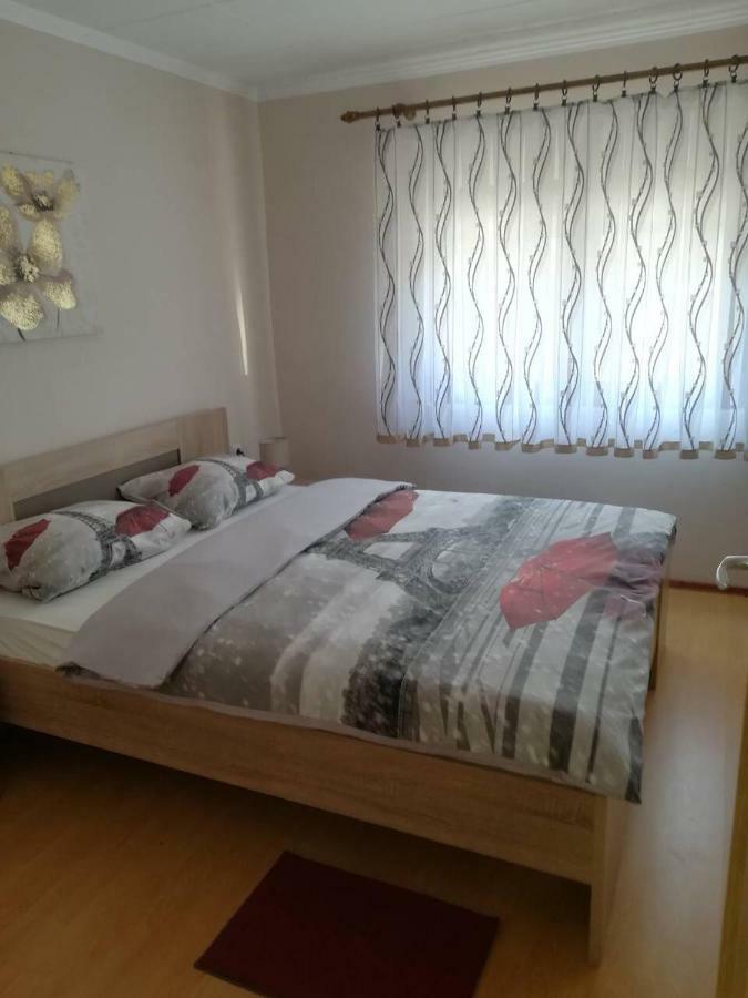 Apartman Anna Ogulin Exterior foto